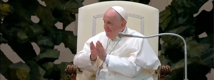 Papa Francisco escuta Megalovania