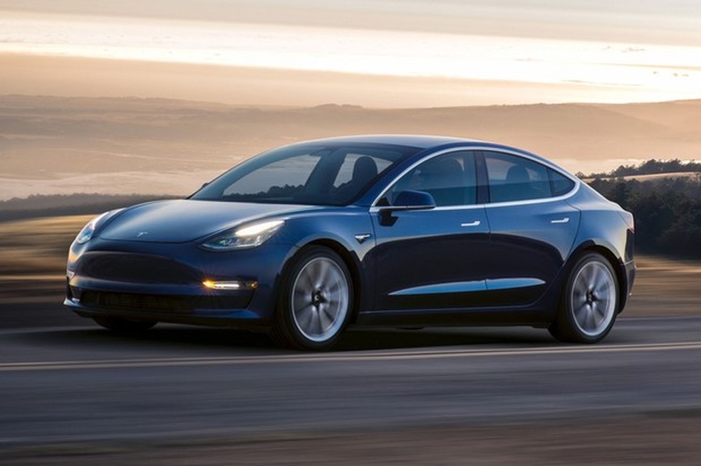 Tesla faz recall 