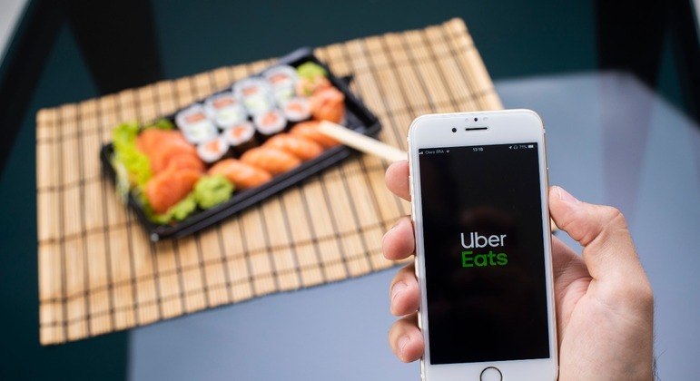 Uber Eats anuncia fim de entregas de restaurantes no Brasil: Veja data