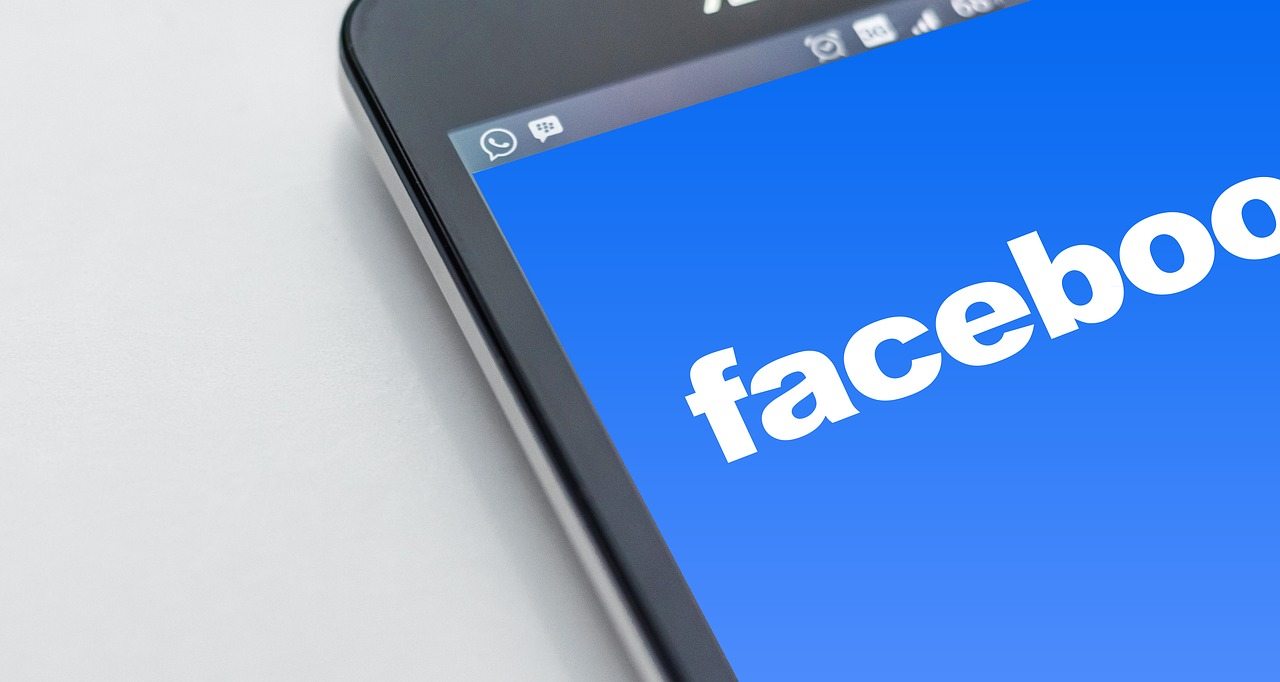 Facebook lança campanha contra polêmico projeto de lei