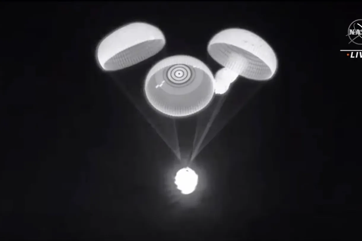 Crew Dragon: NASA e SpaceX quebram silêncio sobre paraquedas atrasados
