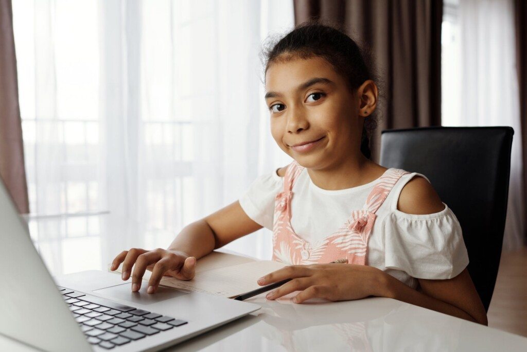 Como bloquear conteúdo impróprio para crianças online?