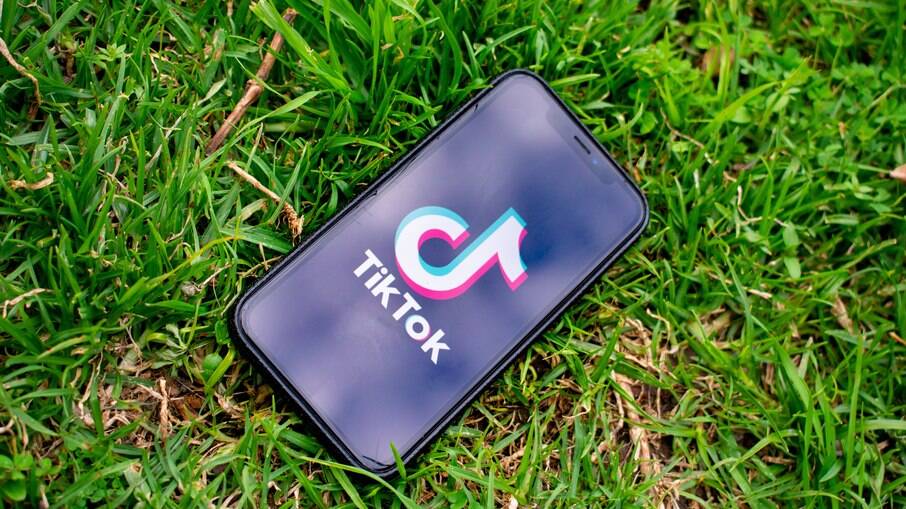 TikTok é alvo de processo por ex-funcionários “traumatizados”