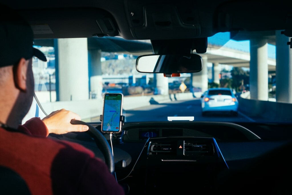Motoristas criam aplicativo para concorrer com Uber e 99