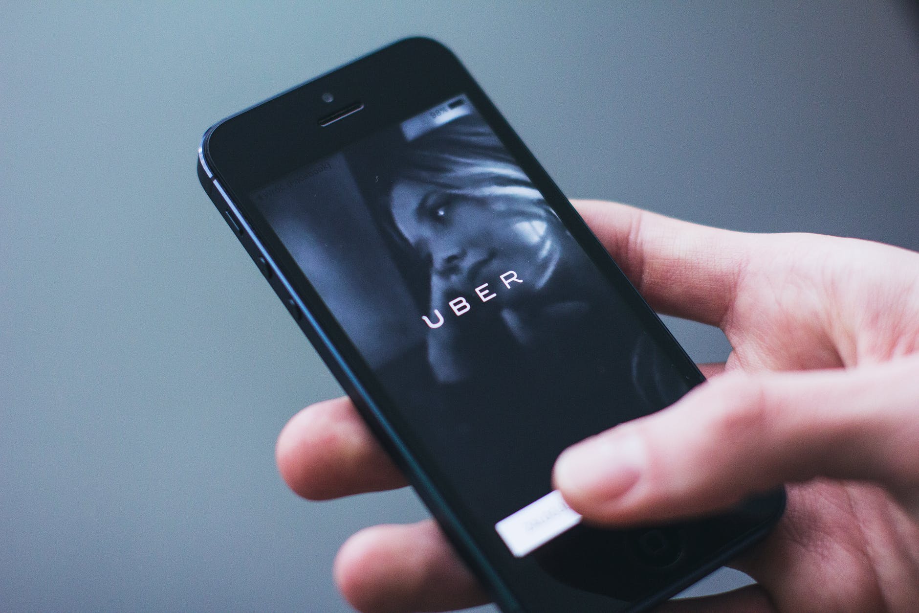 App do Uber vai apitar se passageiro não usar o cinto de segurança
