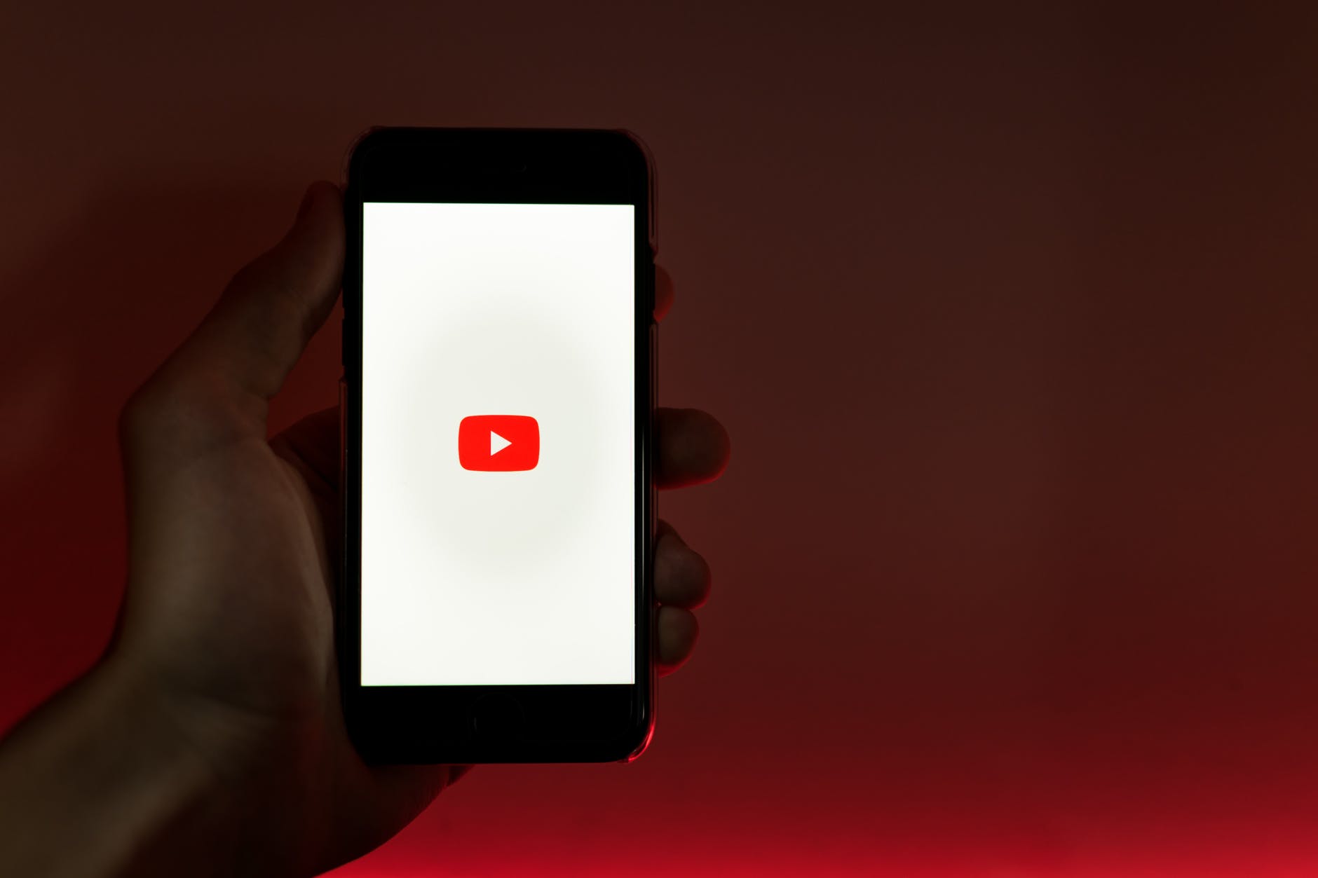 Sistema de moderação mais rigoroso está em testes no YouTube