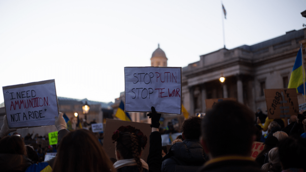 Manifestações contra a guerra na Ucrânia (Imagem: Karollyne Hubert/Unsplash) 