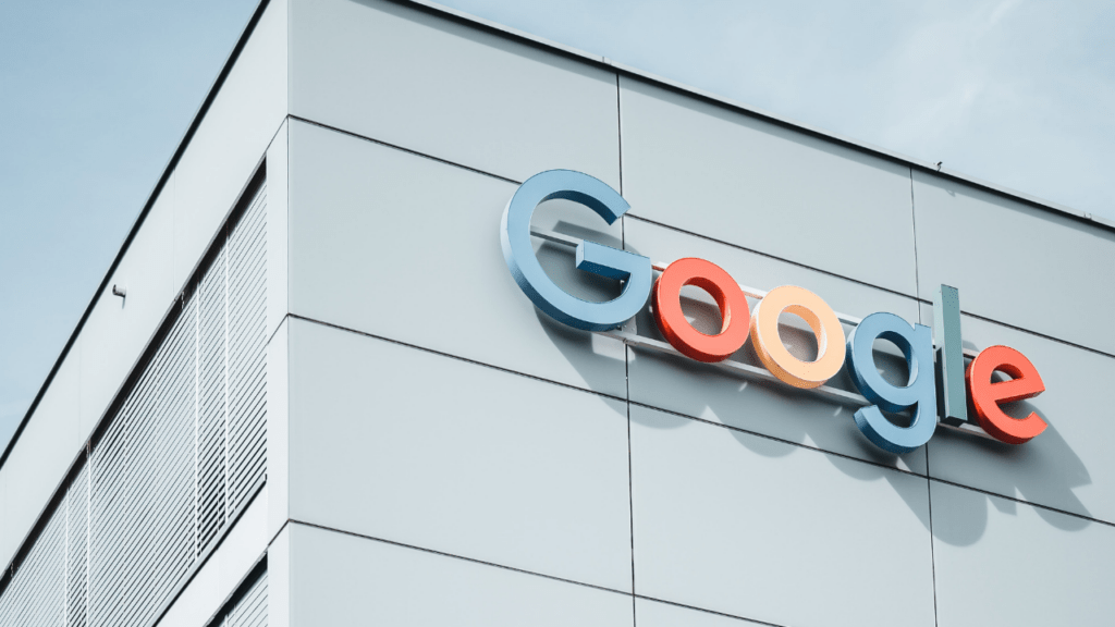 Fachada de prédio da Google (Imagem: Alex Dudar/Unsplash)