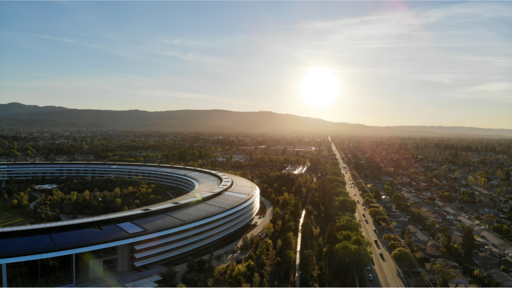 Vista aérea da sede Apple em Cupertino (Imagem: Carles Rabada/Unsplash)