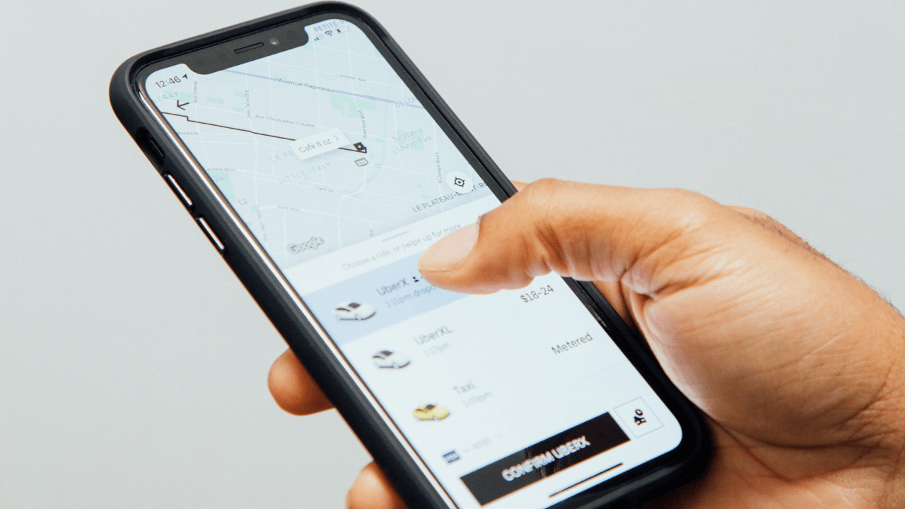 Uber fecha acordo para incluir táxis