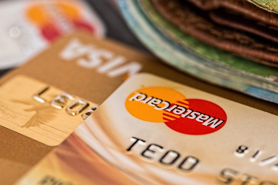 Visa e Mastercard causam caos na Rússia com suspensão de serviços