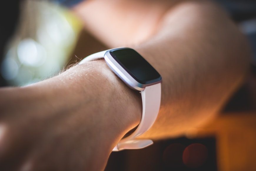 Fitbit recolhe 1,7 milhão de smartwatches após queimaduras