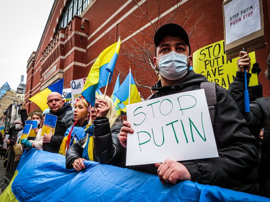 Aglomeração e condições sanitárias ruins pode causar doenças na Ucrânia após ataques russos (