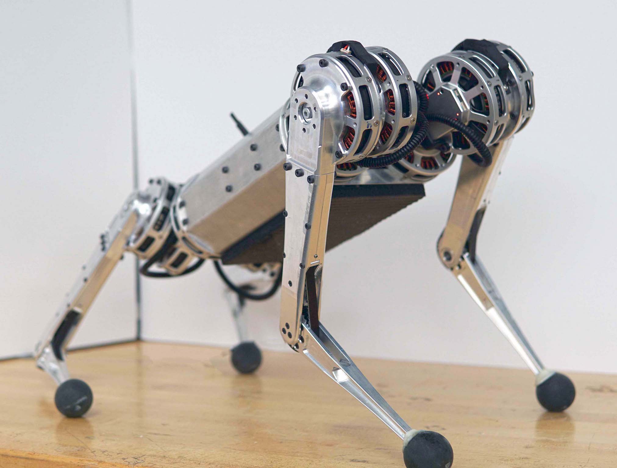 Robô “guepardo” aprende a correr sozinho e atinge velocidade inimaginável
