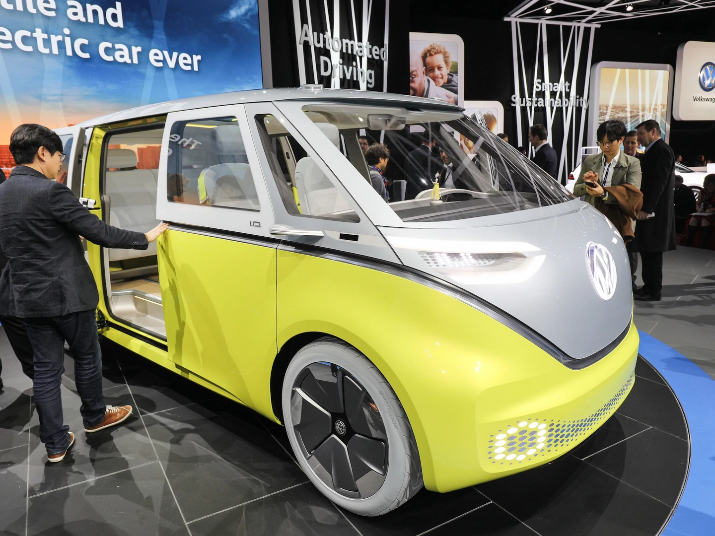 Volkswagen planeja lançar versão barata da “Kombi elétrica”