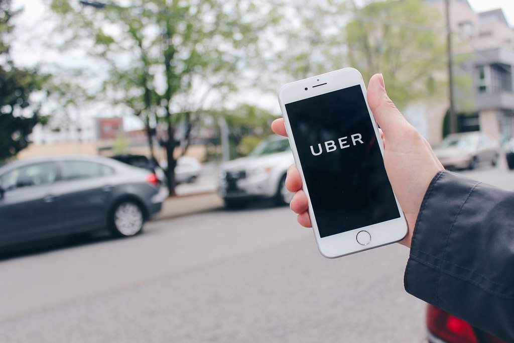 Uber vai criar versão para aviões, trens e hotéis