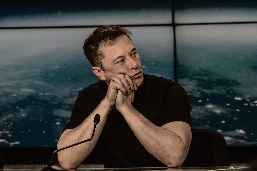 Truth Social: Elon Musk dá conselho surpreendente para rede de Trump