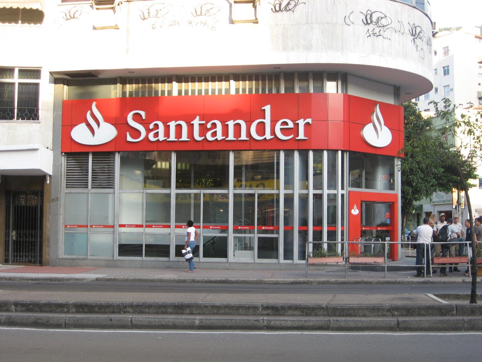 Santander processa corretora brasileira de criptomoedas. E perde!