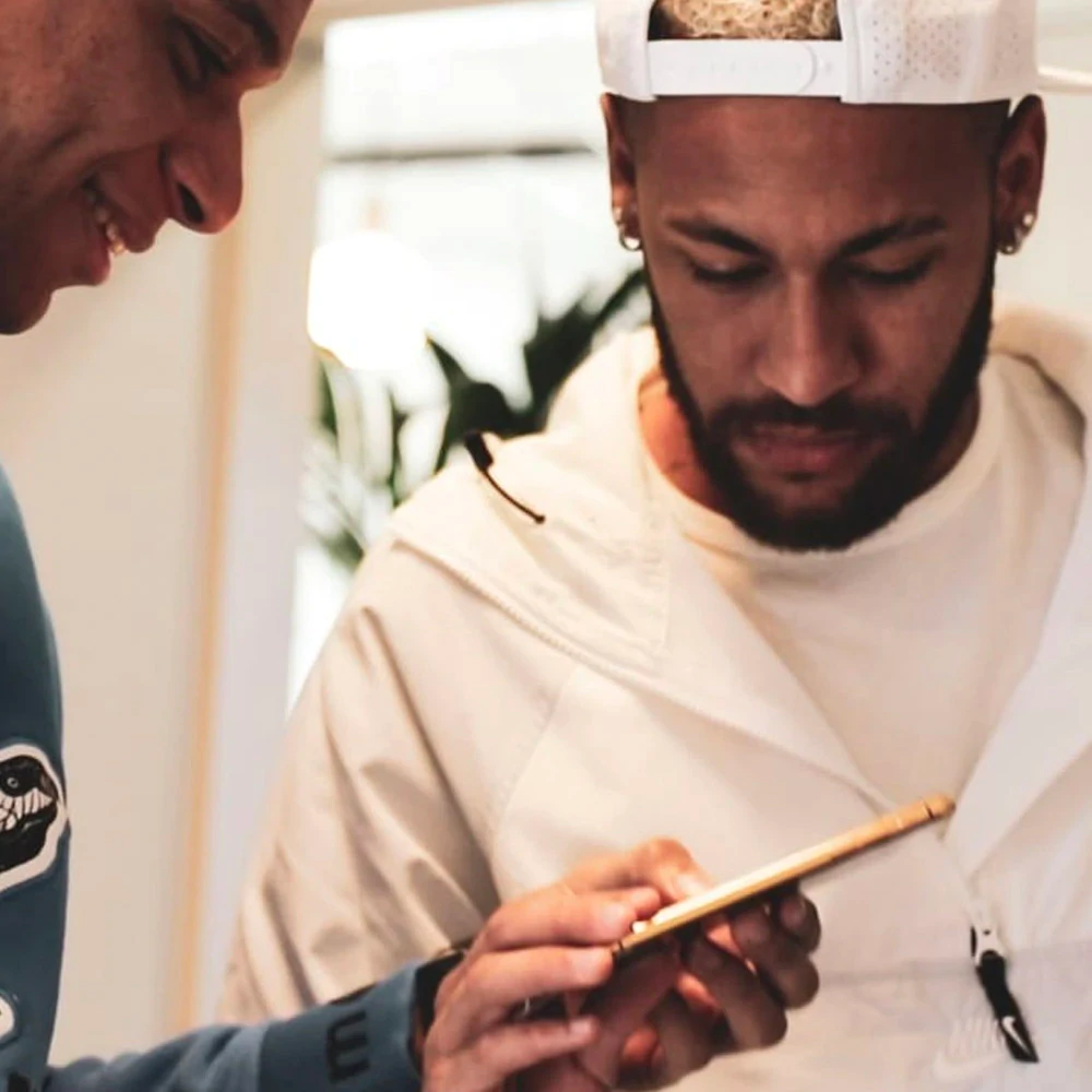 Saiba todos os detalhes do iPhone de ouro de Neymar, Messi e Thiago Silva