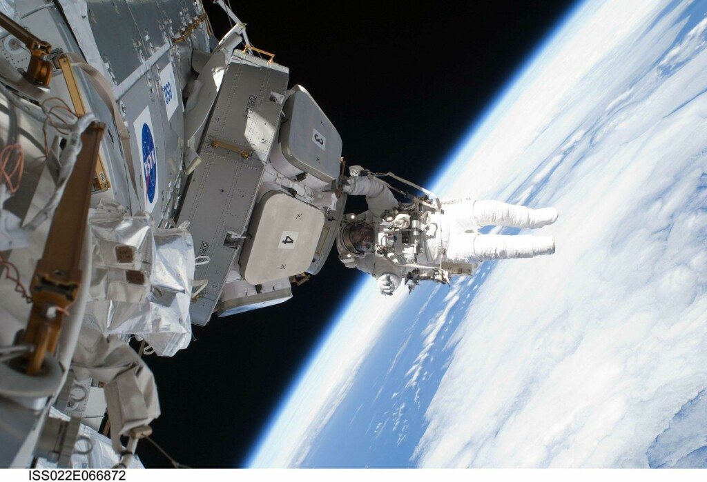 Primeira missão privada à estação espacial deve acontecer logo