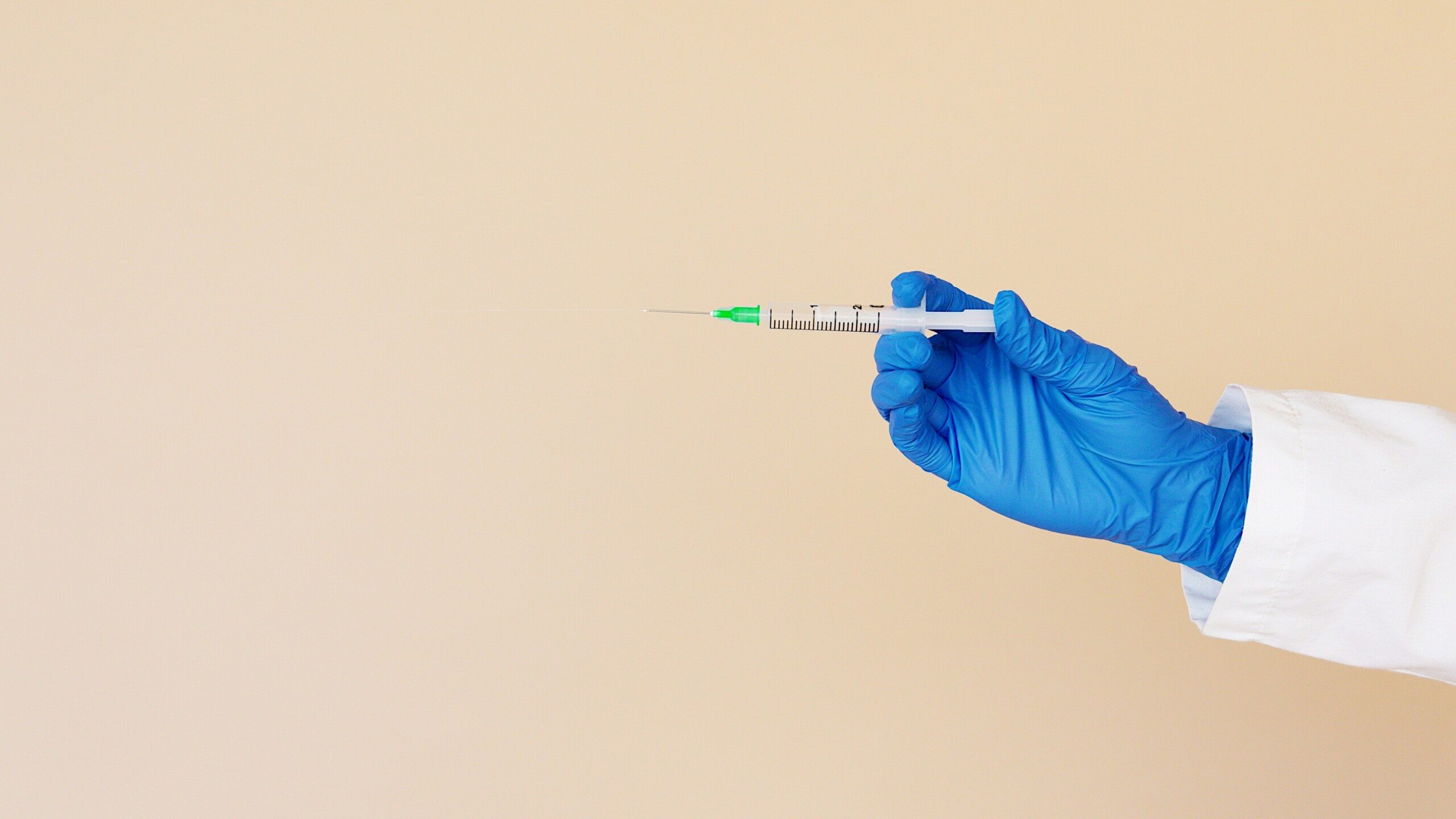 Homem é investigado após registro de 87 doses de vacinas contra Covid