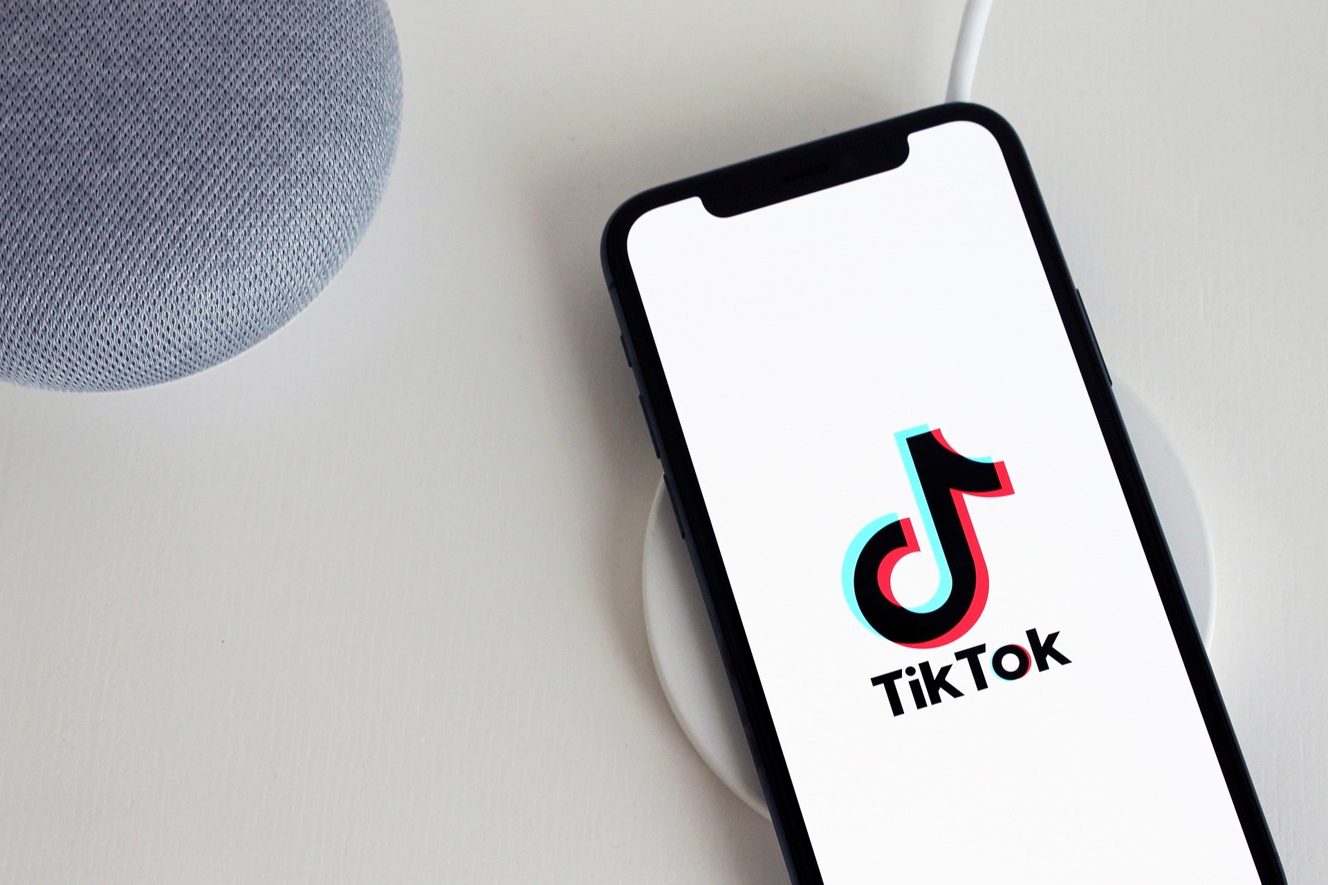 TikTok Live: menores ganham dinheiro com “clube de strip” completamente ilegal