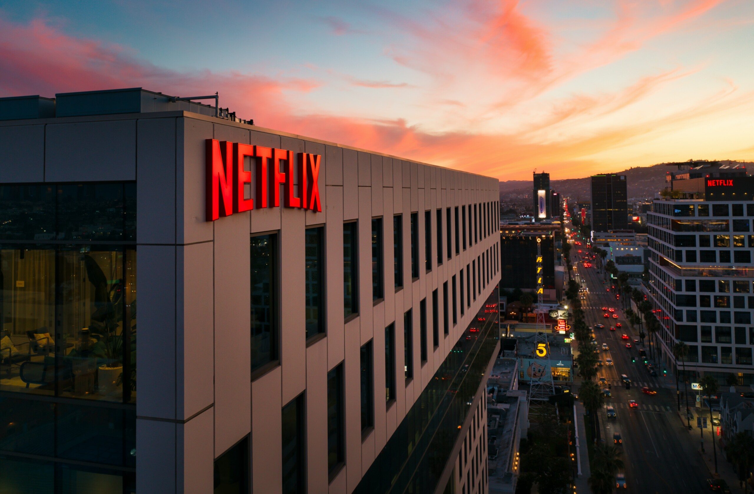 Os streamings inovam para retirar o publico da televisão; Netflix já estuda transmissões ao vivo