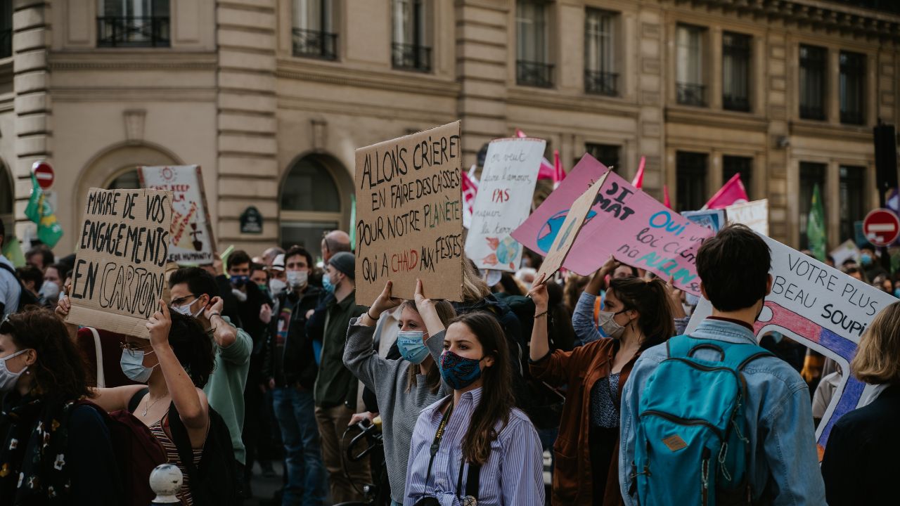 Como proteger seu telefone antes de participar de um protesto?