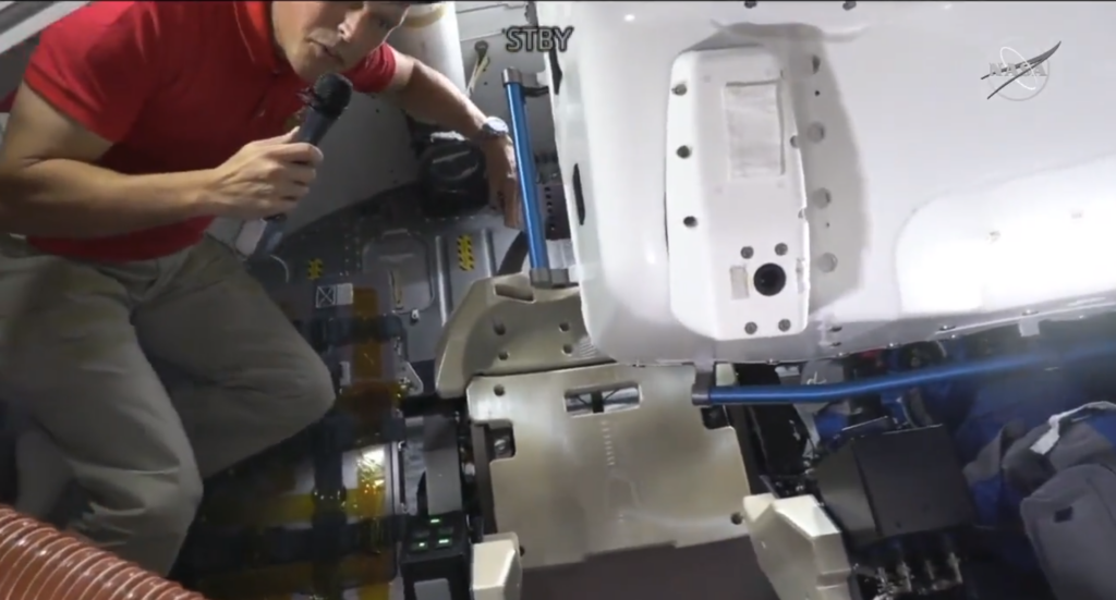 Astronautas na ISS entram em Boeing 