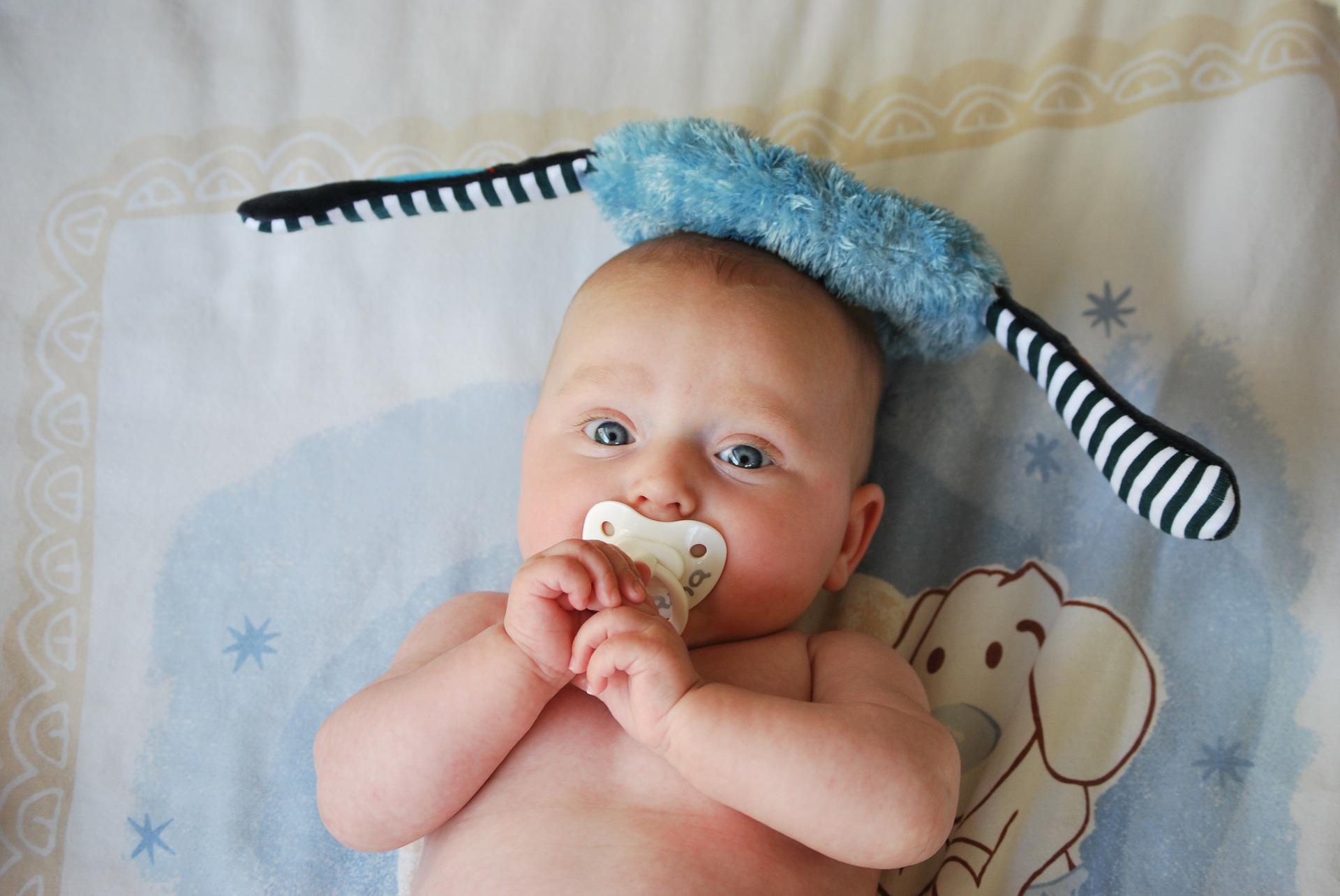 Chupeta inteligente monitora saúde dos bebês