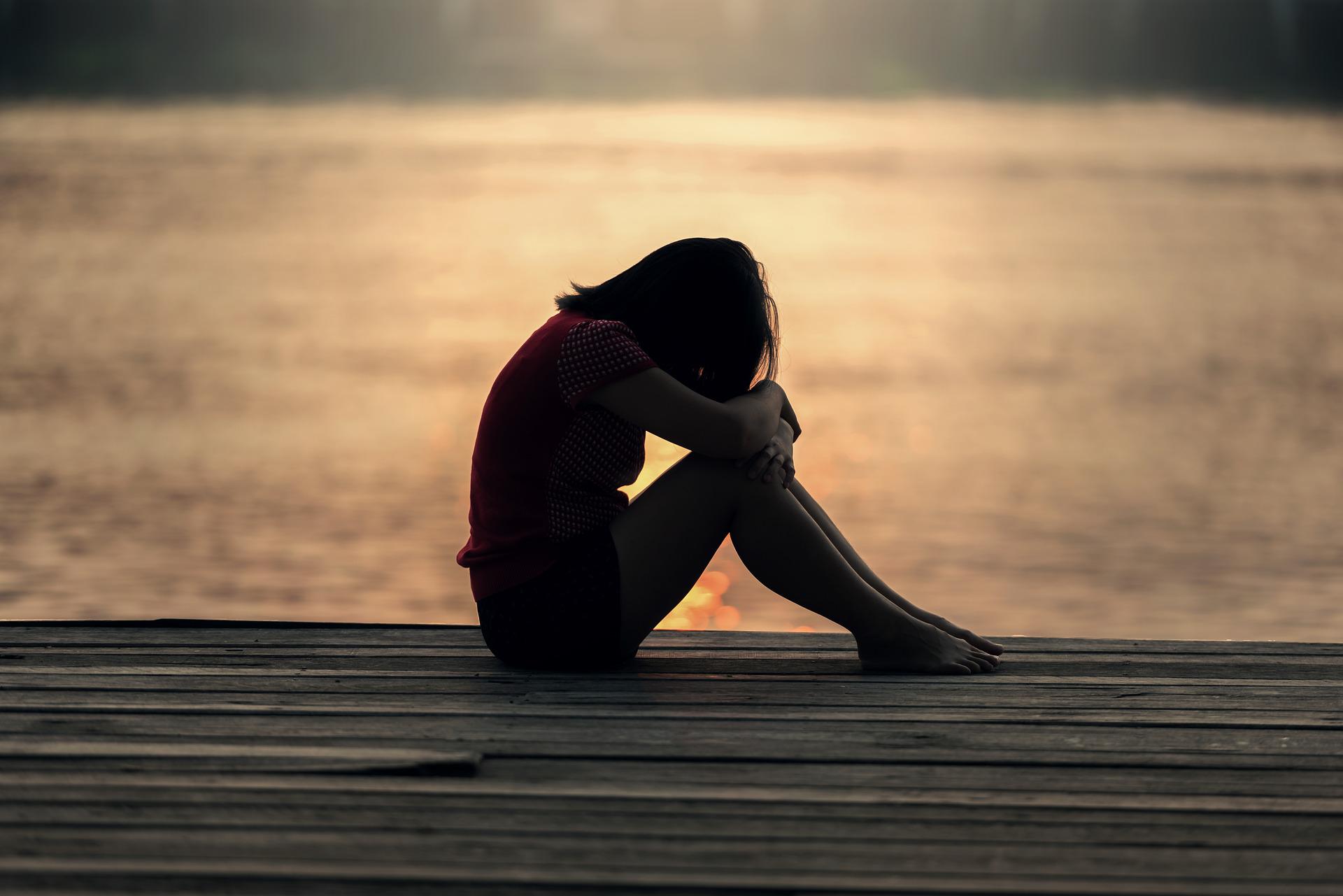 A solidão pode afetar a sua renda financeira e carreira, segundo pesquisadores ingleses