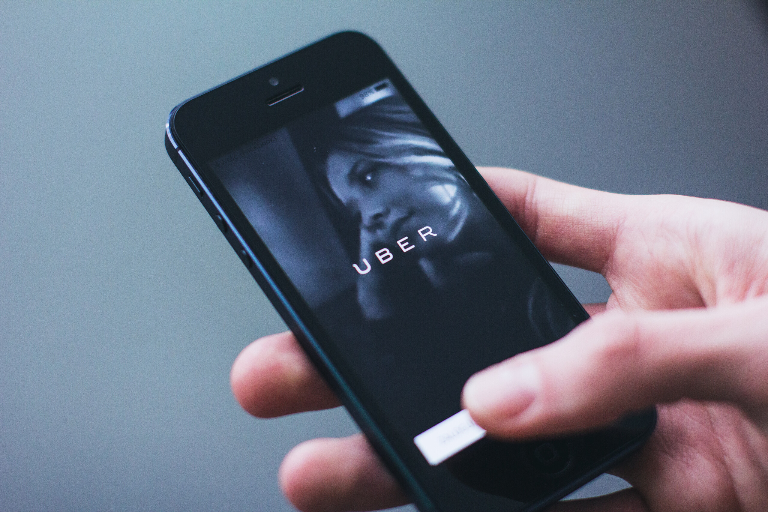 5 momentos em que o passageiro DEVE USAR o telefone de contato com a Uber