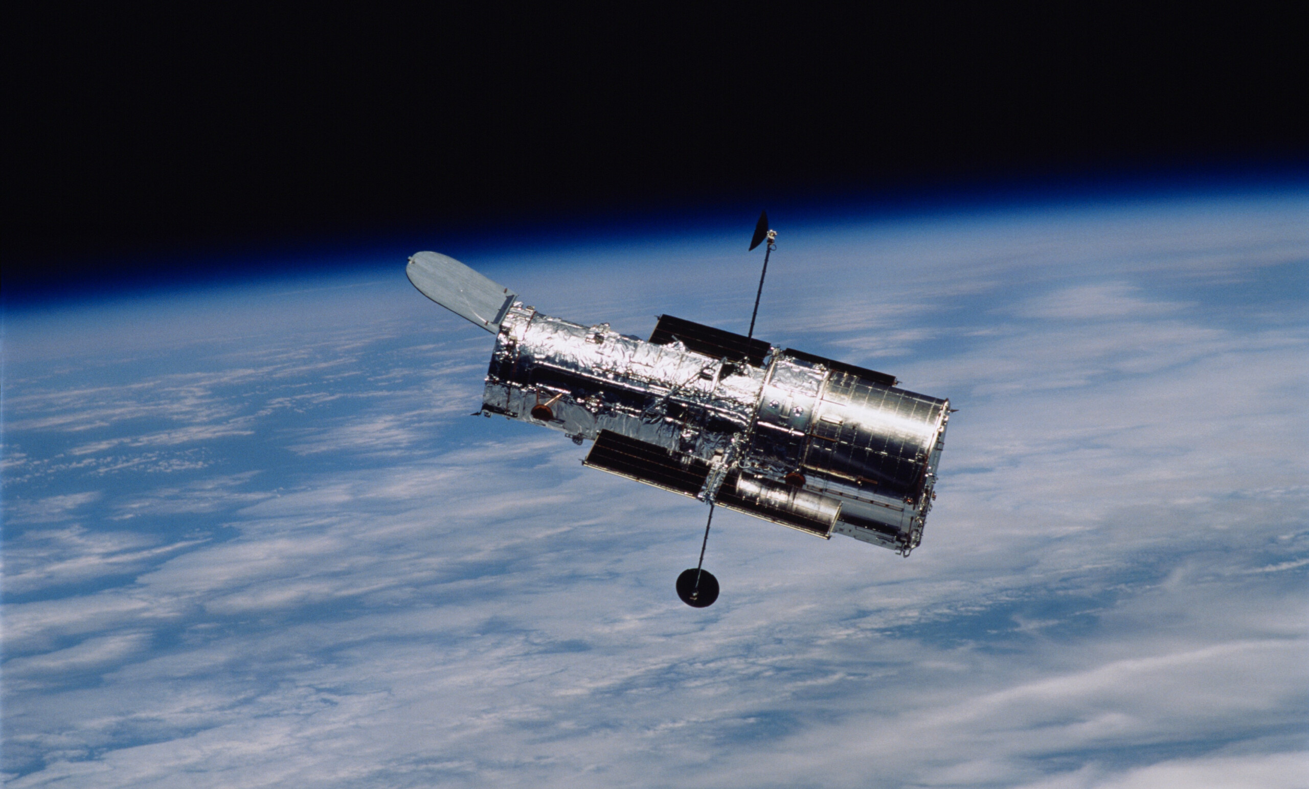 LINDO: Telescópio Hubble capta a explosão de uma supernova no momento exato em que ela surge