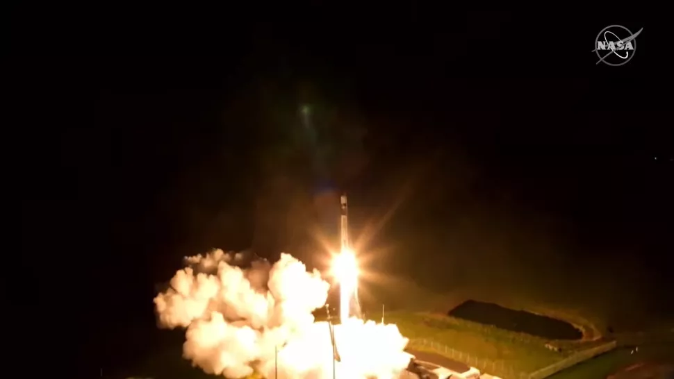 Foguete Rocket Lab Electron que transporta ocubo CAPSTONE da NASA (Imagem Divulgação Space/ NASA TV)