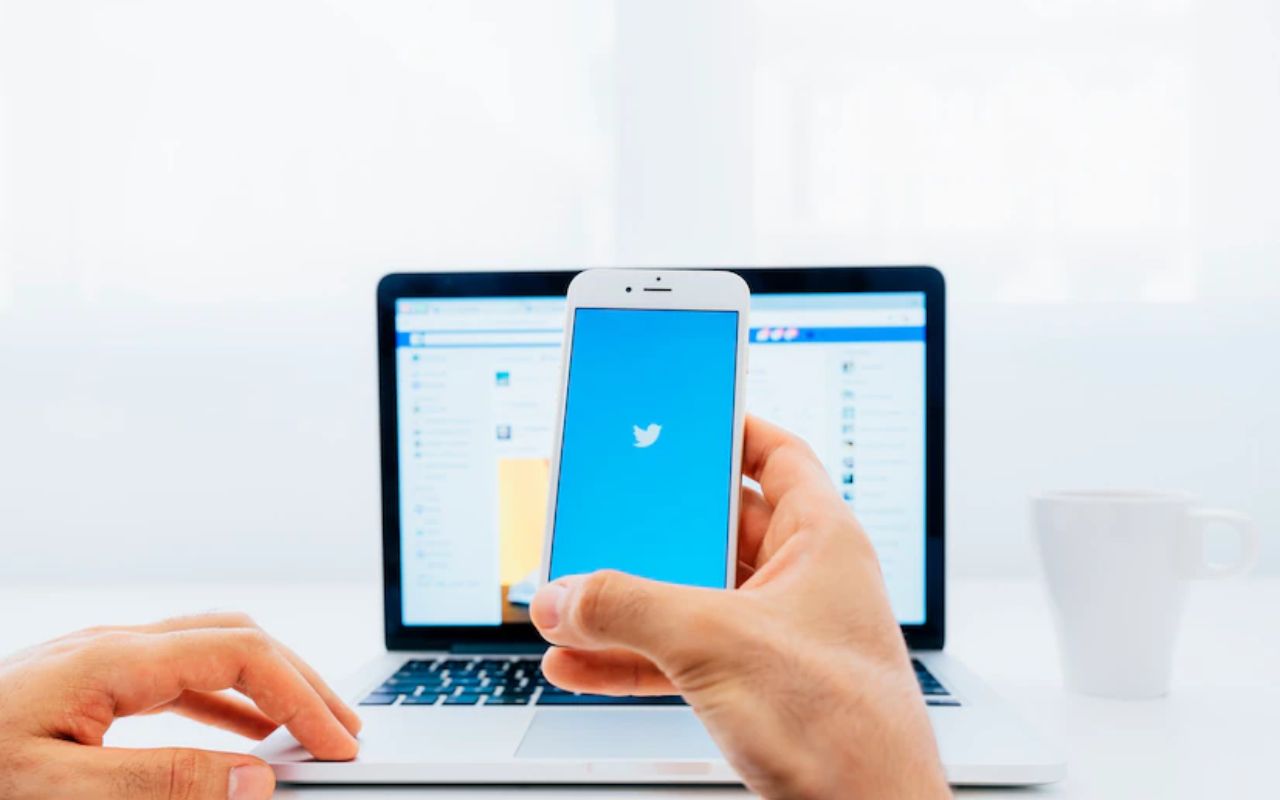 Quer verificar o perfil do Twitter? Rede social testa método MUITO mais fácil