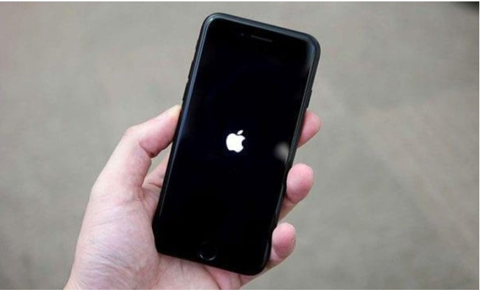 4 maneiras de consertar um iPhone que está preso no logotipo da Apple