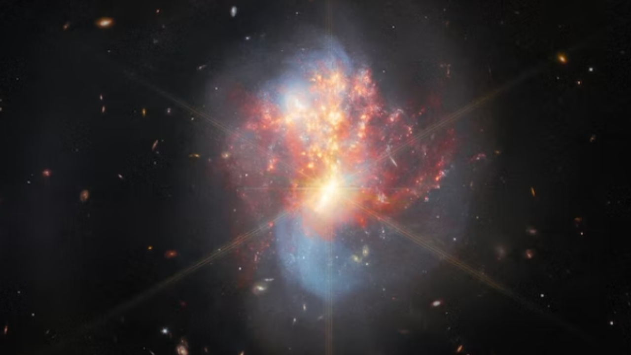 Colisão de galáxias é registrada por James Webb. (Imagem: Divulgação/Agência Espacial Europeia)