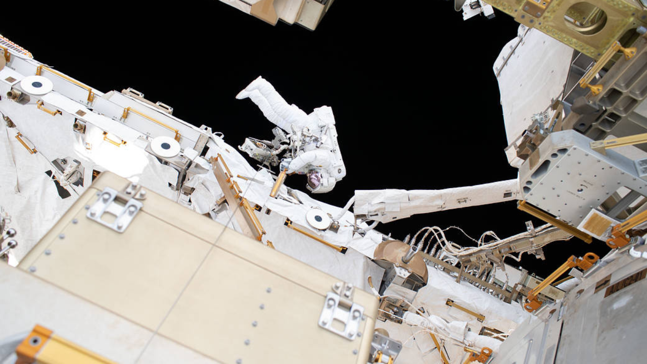Juntas, NASA e SpaceX levam tripulação para desenvolver pesquisas na Estação Espacial Internacional (ISS)