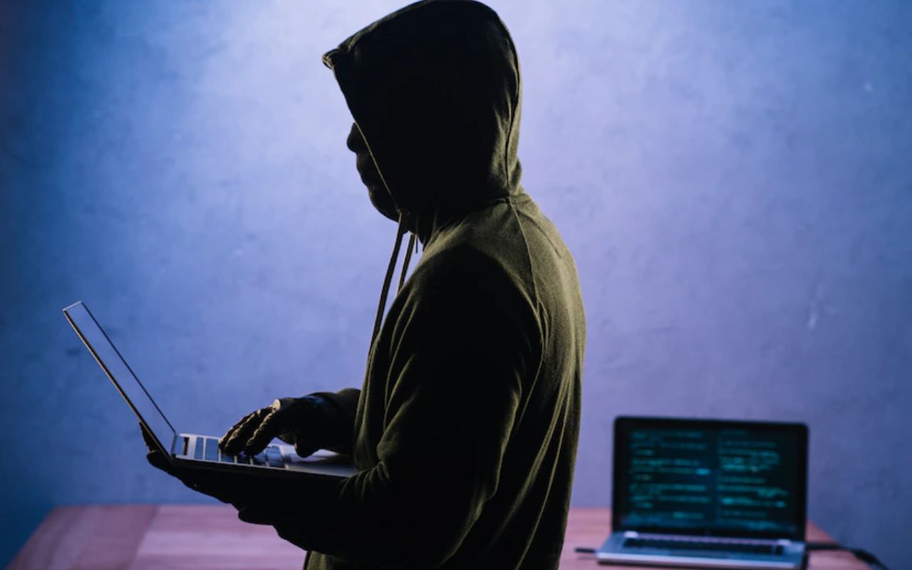 Mercado obscuro: Justiça vai atrás de suposto hacker responsável por uma loja na Dark Web; entenda