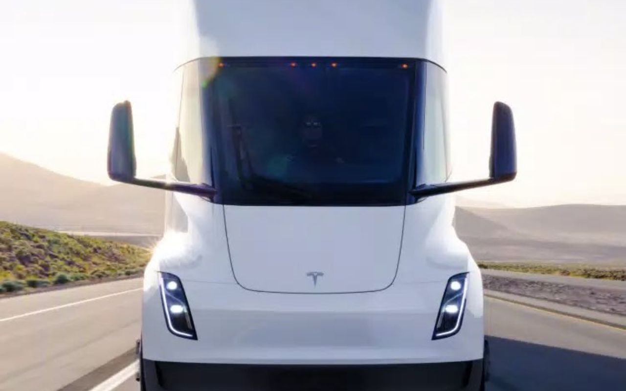 Tesla e caminhão elétrico Semi