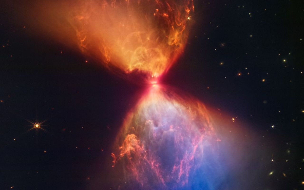 Super telescópio James Webb faz descoberta incrível ao revelar ampulheta no espaço em imagens, confira