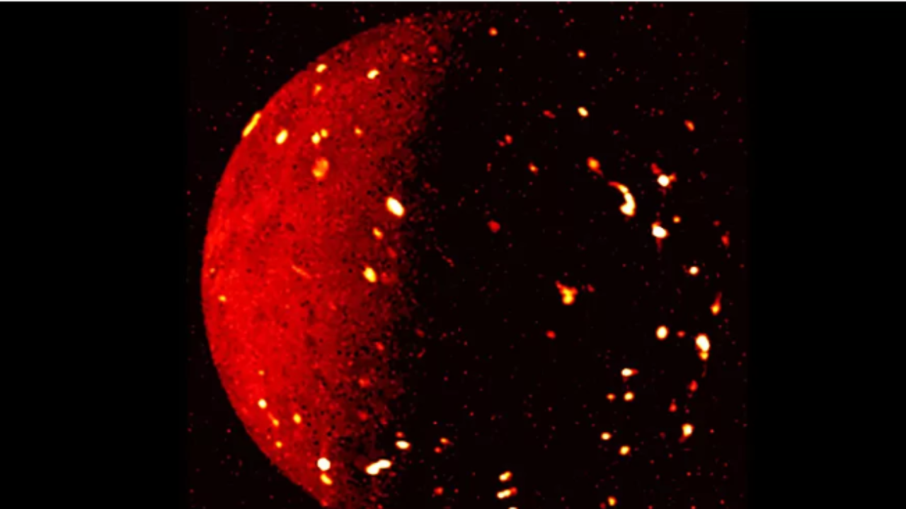 Sonda Juno da NASA avista a lua Io e quer entender melhor o “inferno” do nosso Sistema Solar
