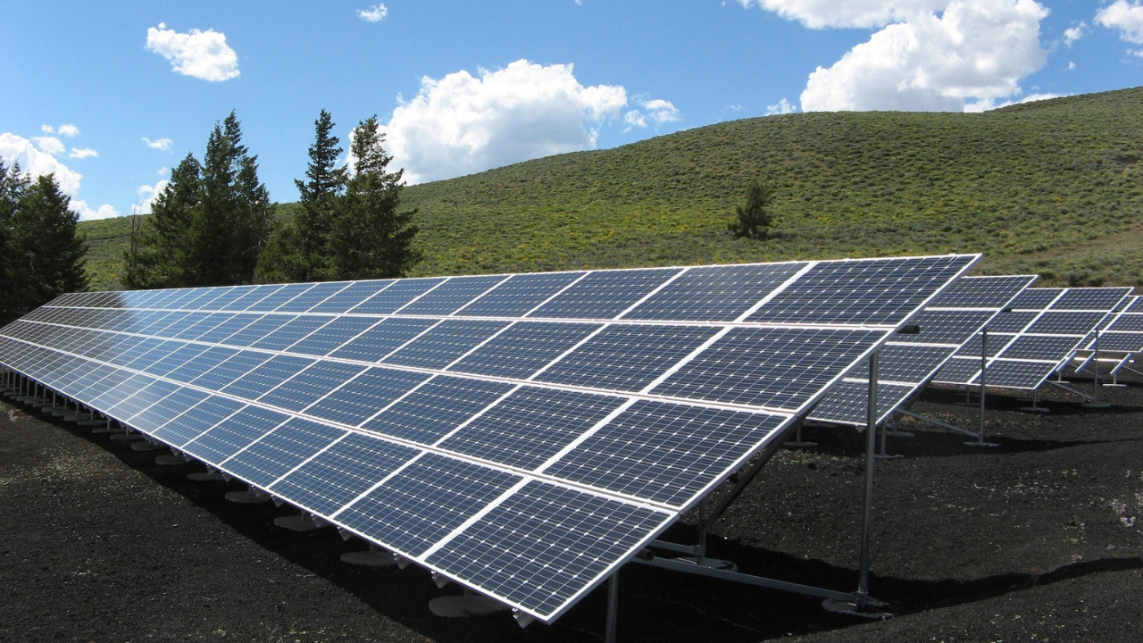 Mundo enfrenta crise energética e situação afeta alternativas limpas para população