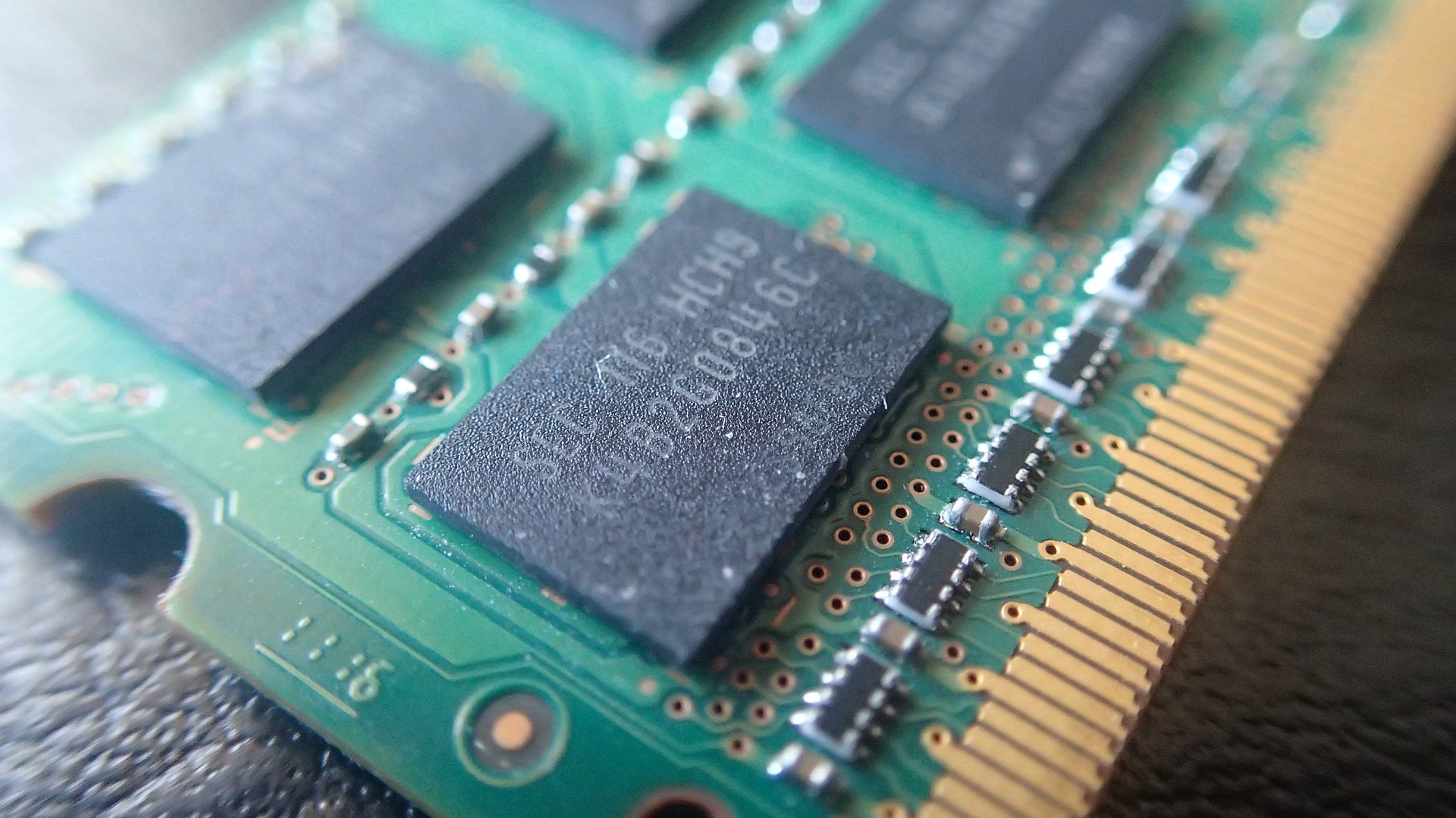O que é e para que serve a memória RAM no PC e smartphones?
