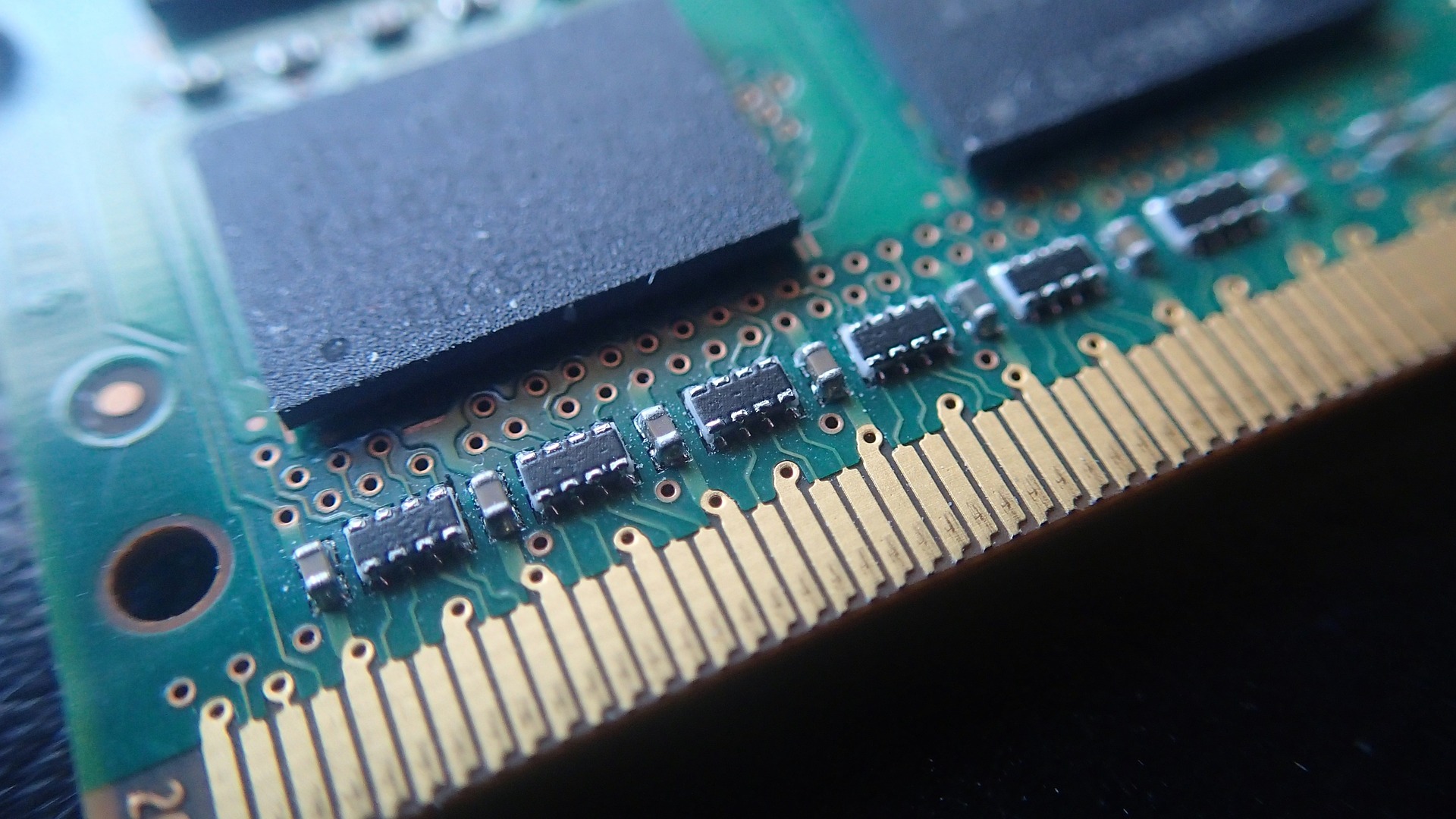 O que é e para que serve a memória RAM no PC e smartphones?