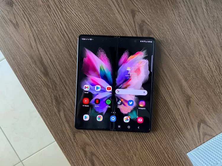 Galaxy Z Fold foi o primeiro celular dobrável da Samsung