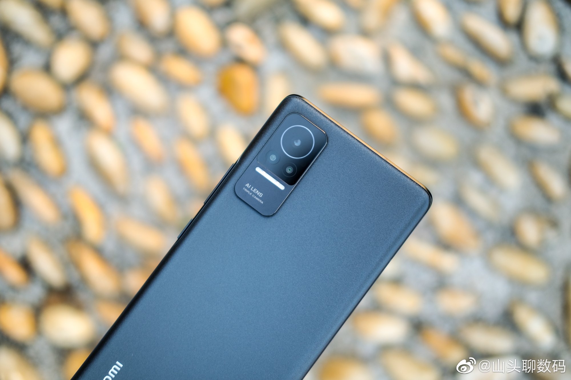 Câmera do Xiaomi Civi na cor preto fosco