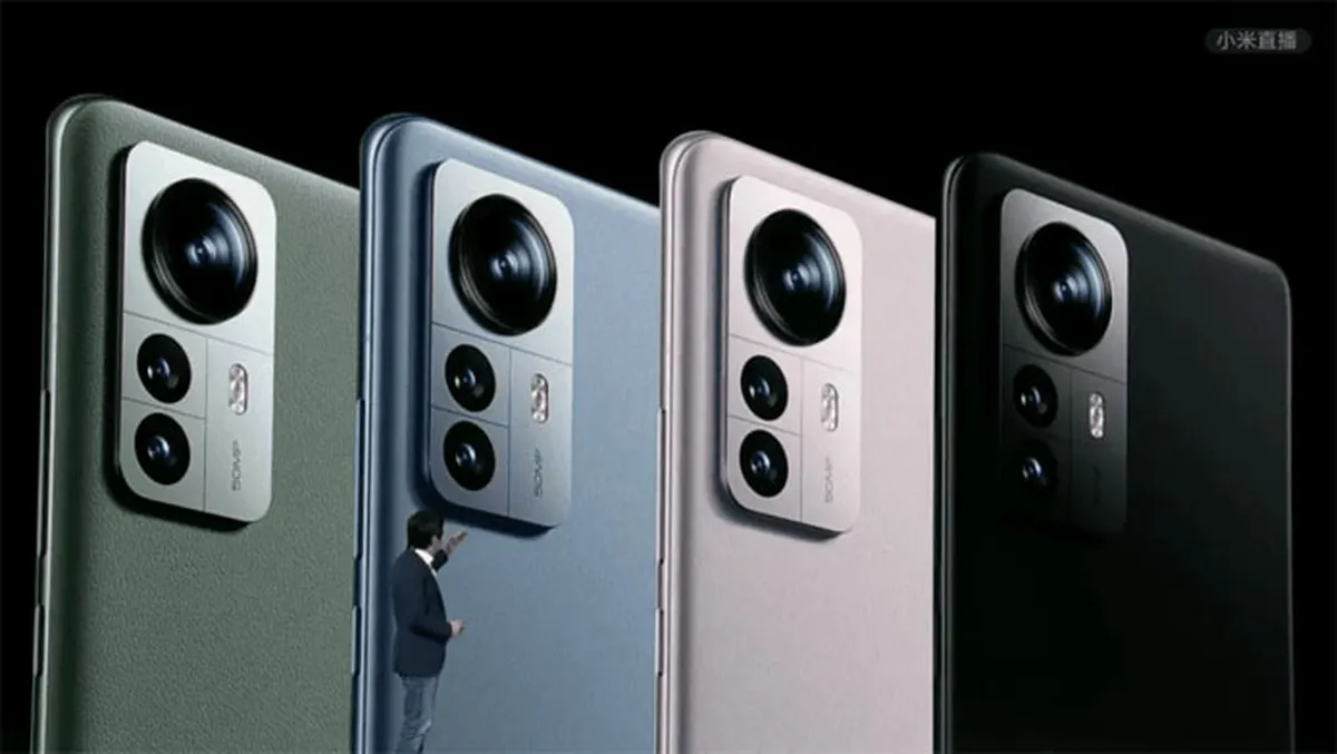 4 celulares Xiaomi 12 nas cores verde, azul, cinza e preto