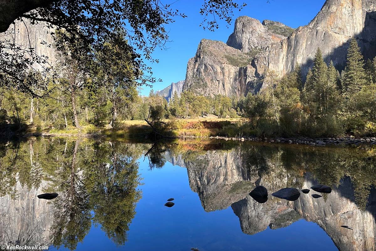 Imagem da natureza. Há um lago, montanha, árvores. Foto tirada de um iPhone 14 Pro Max, muito perto de ser a melhor câmera de celular