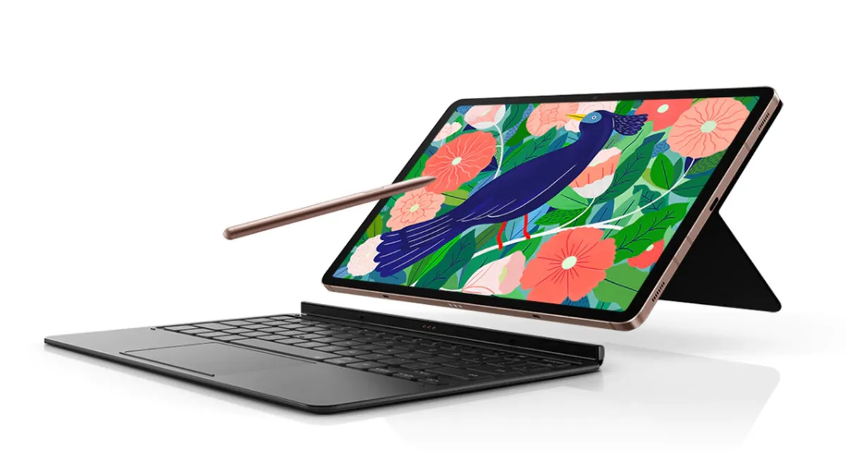 Samsung Galaxy Tab S7 apoiado em bancada, com teclado sem fio à sua frente